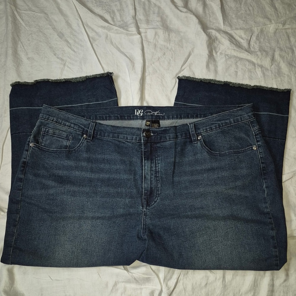 DG2 by Diane Gilman Jeans Size 24W Blue Denim EUC Capris Petal Pushers